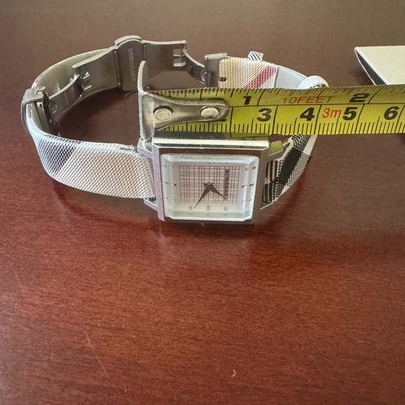 Authentic Burberry watch - Picture 11 of 13